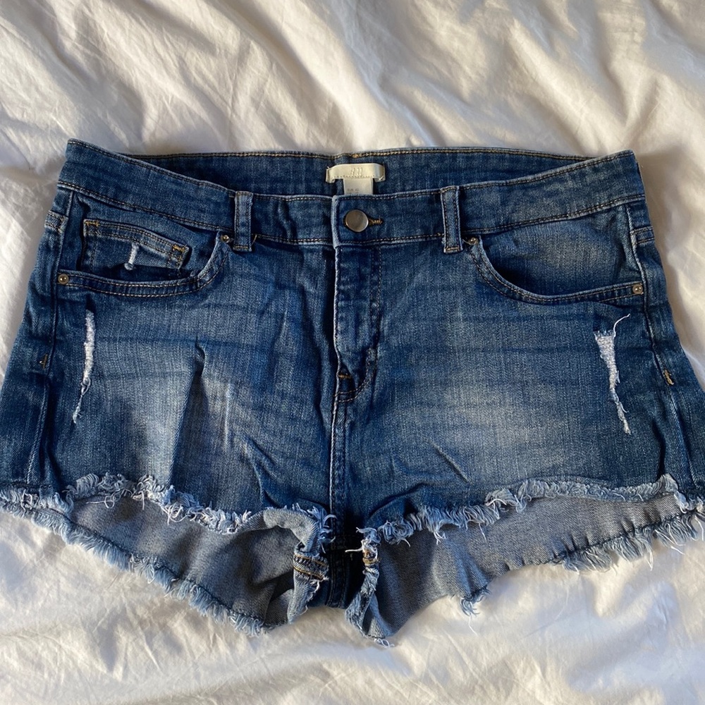 Medium/dark wash H&M denim shorts size 12